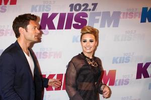 los angeles, 11 mai - ryan seacrest, demi lovato assistent au concert de tango wango 2013 produit par kiis-fm au centre de dépôt à domicile le 11 mai 2013 à carson, ca photo