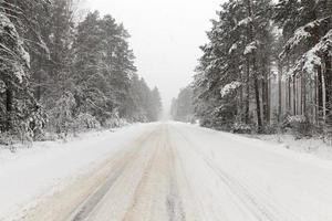 congères de neige en hiver photo