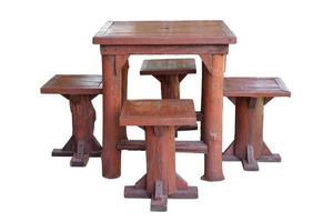 ensemble de table et chaises en bois. photo