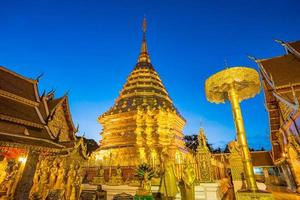 pagode au temple doi suthep. photo