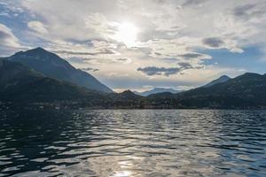 vue du soir sur le lac de côme 5 photo