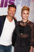 los angeles, 11 mai - ryan seacrest, demi lovato assistent au concert de tango wango 2013 produit par kiis-fm au centre de dépôt à domicile le 11 mai 2013 à carson, ca photo