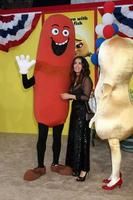 los angeles, 9 août - saucisse, salma hayek, teresa taco à la première de la fête de la saucisse au théâtre du village le 9 août 2016 à westwood, ca photo