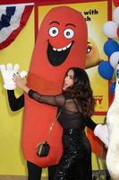 los angeles, 9 août - salma hayek, saucisse à la première de la fête de la saucisse au théâtre du village le 9 août 2016 à westwood, ca photo