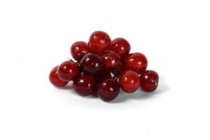 Raisins rouges isolés sur fond blanc photo