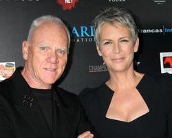 los angeles, oct 30 - malcolm mcdowell, jamie lee curtis à l'avantage de lancement d'halloween de la fondation effrayante à conga room la live le 30 octobre 2011 à los angeles, ca photo