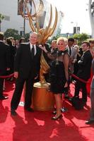 los angeles, 10 septembre - bob mackie, mitzi gaynor arrivant aux arrivées créatives aux heures de grande écoute des emmy awards au nokia theatre le 10 septembre 2011 à los angeles, ca photo