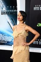 los angeles, 14 mai - zoe saldana arrive à la star trek into dark los angeles premiere au dolby theatre le 14 mai 2013 à los angeles, ca photo