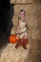 Los angeles, oct 4 - mckenna grace à la montée des jack o lanterns à descanso gardens le 4 octobre 2014 à la canada flintridge, ca photo