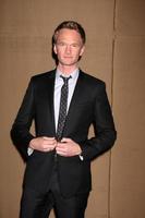 Los angeles, 29 juil - neil patrick harris arrive à la fête d'été 2013 cbs tca à l'emplacement privé le 29 juillet 2013 à beverly hills, ca photo