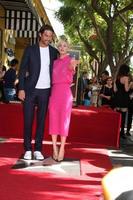 los angeles, oct 29 - ryan sweeting, kaley cuoco au kaley cuoco honoré d'une étoile sur le hollywood walk of fame au hollywood blvd le 29 octobre 2014 à los angeles, ca photo