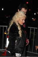 Los angeles, 8 novembre - christina aguilera, matthew rutler arrive à l'événement de lancement de skyrim au théâtre belasco le 8 novembre 2011 à los angeles, ca photo