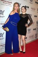 los angeles, 23 mars - shannon tweed, sophie simmons arrive au gala-bénéfice des prix genesis 2013 au beverly hilton hotel le 23 mars 2013 à beverly hills, ca photo