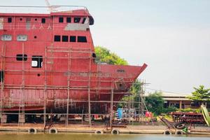 construction navale dans le port photo