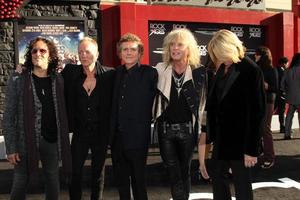 Los angeles, 8 juin - def leppard arrivant à la première mondiale de rock of ages au théâtre chinois de graumans le 8 juin 2012 à los angeles, ca photo