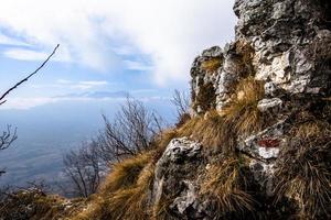 2022 02 20 chemin cogollodelcengio entre rochers et arbres 1 photo