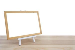 cadre en bois pour photo sur table en bois