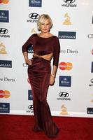 Los angeles, 9 février - Yolanda Hadid Foster arrive au gala pré-grammy clive davis 2013 à l'hôtel Beverly Hilton le 9 février 2013 à Beverly Hills, Californie photo