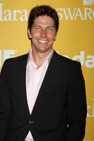 los angeles, 12 juin - michael trucco arrive au groupe de l'industrie de la musique et du divertissement de la ville de l'espoir honore l'événement bob pittman à l'hôtel beverly hilton le 12 juin 2012 à beverly hills, ca photo