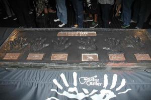 Los angeles, jun 18 - linkin park handprints au linkin park rockwalk cérémonie d'intronisation au centre de guitare le 18 juin 2014 à los angeles, ca photo