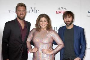 los angeles, 7 oct - charles kelley, hillary scott, dave haywood, lady antebellum au meilleur de moi la première au regal 14 theatres le 7 octobre 2014 à los angeles, ca photo