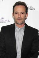 los angeles, 4 nov - luke perry à la réception de dépistage du pôle nord de la chaîne hallmark au restaurant la piazza au bosquet le 4 novembre 2014 à los angeles, ca photo