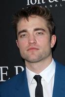 los angeles, 12 juin - robert pattinson à la première du rover us au regal 14 theatres le 12 juin 2014 à los angeles, ca photo