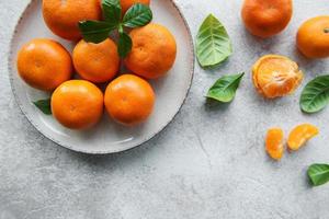 agrumes frais mandarines, oranges photo