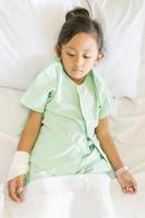 malade asiatique petite fille hôpital patient photo