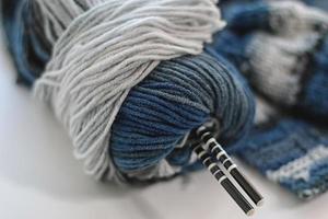 le concept d'un passe-temps de tricoter de la laine