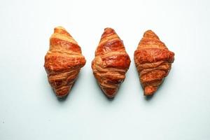 croissant savoureux pour le petit déjeuner, cuisine française photo