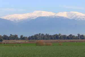 il y a de la neige sur le mont hermon dans le nord d'israël. photo