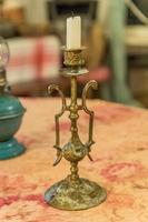 bougie en chandelier vintage sur la table photo