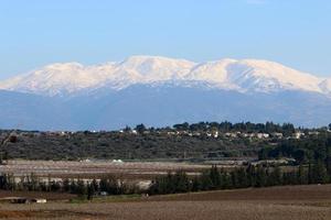 il y a de la neige sur le mont hermon dans le nord d'israël. photo