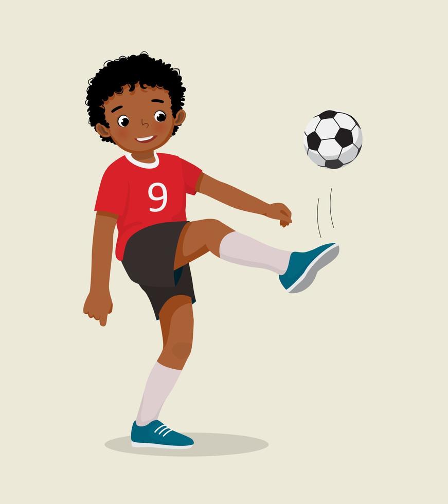 mignon petit garçon africain jouant au football s'entraînant à frapper le football vecteur