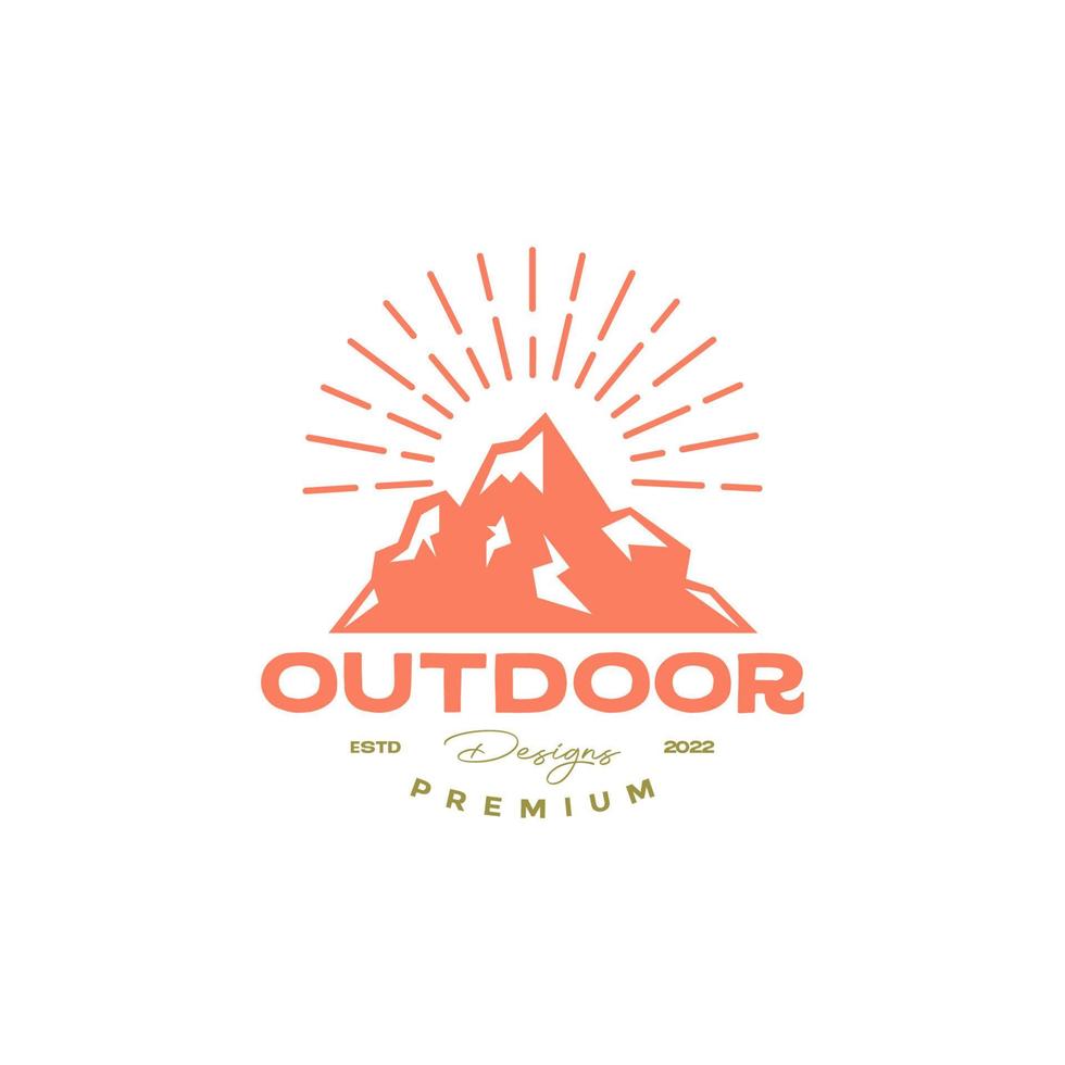 création de logo vintage sunburst de montagne de pointe vecteur