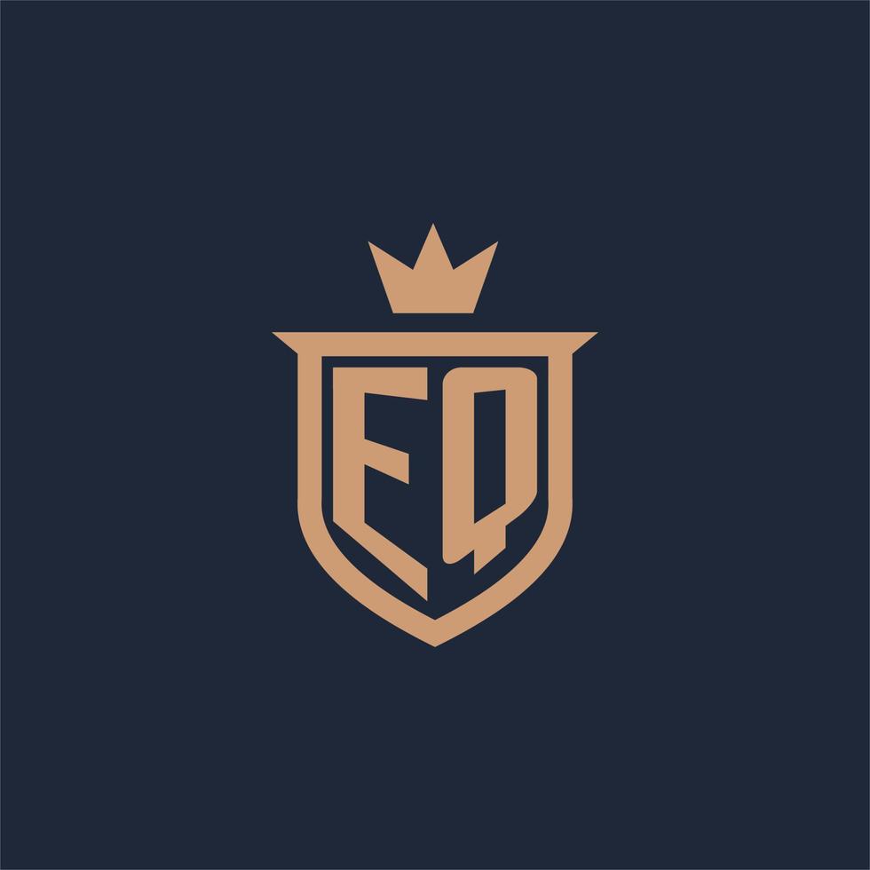 logo initial monogramme eq avec style bouclier et couronne vecteur