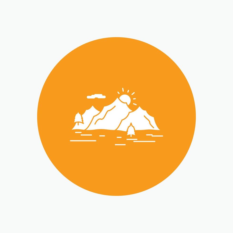 montagne, colline, paysage, nature, icône de glyphe blanc d'arbre en cercle. illustration de bouton de vecteur