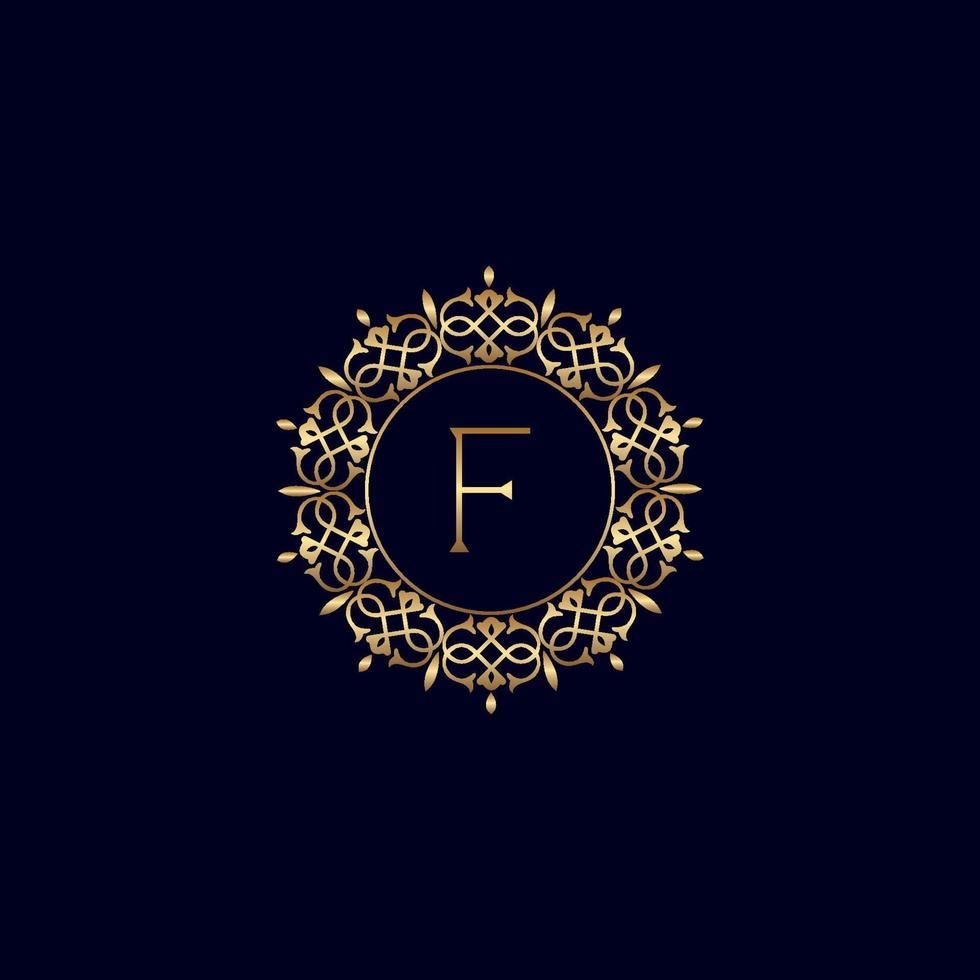 f logo de luxe royal orné d'or vecteur