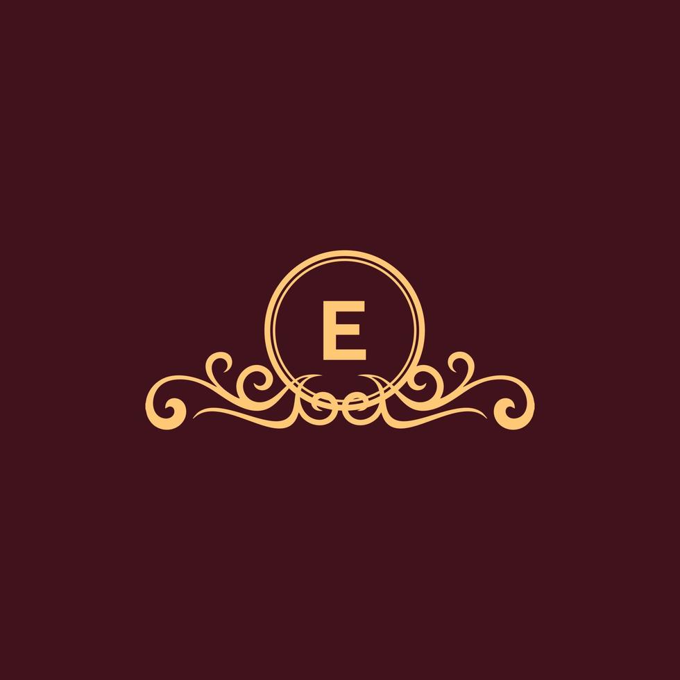 lettre e logo monogramme de luxe ornement vecteur