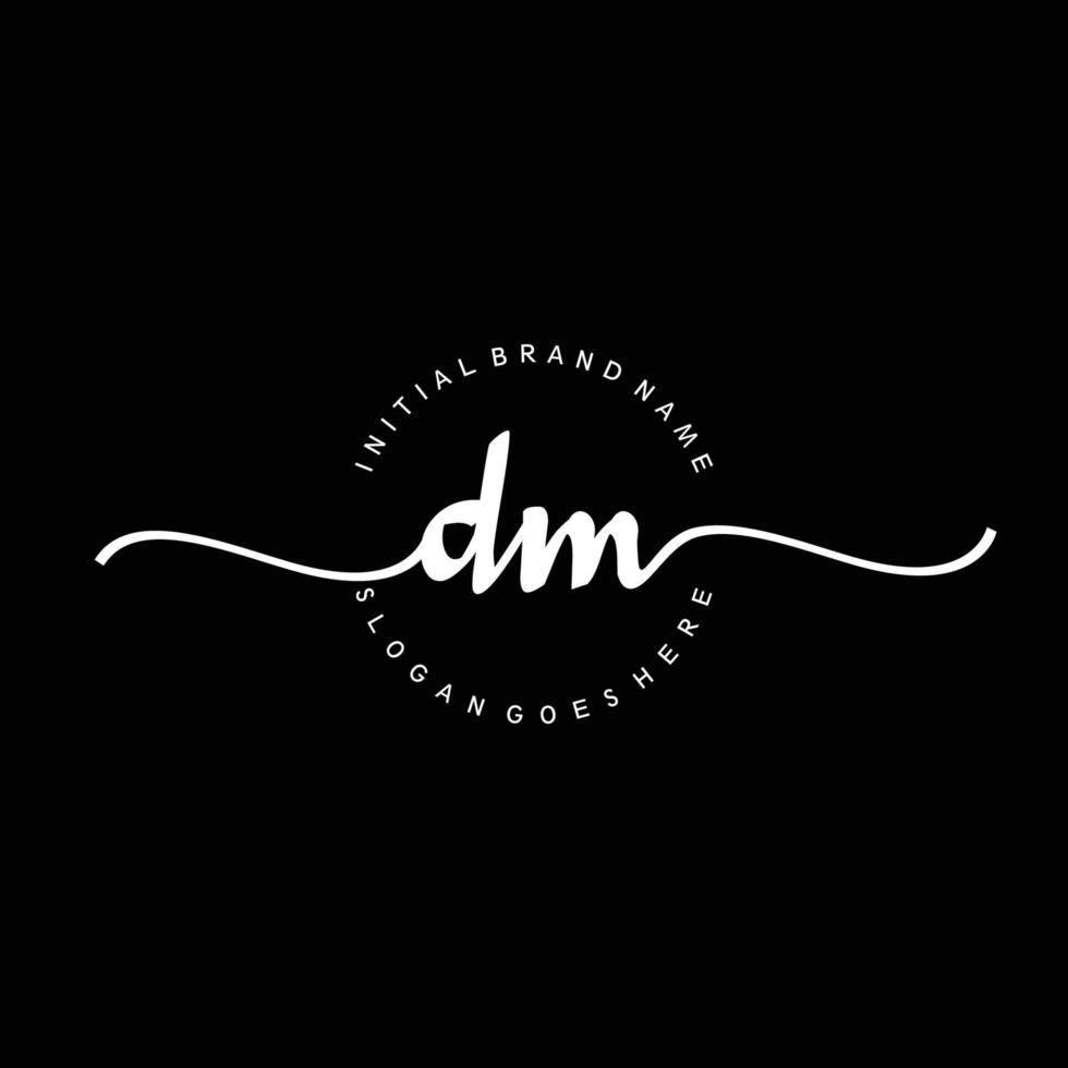 vecteur de modèle de logo d'écriture initiale dm