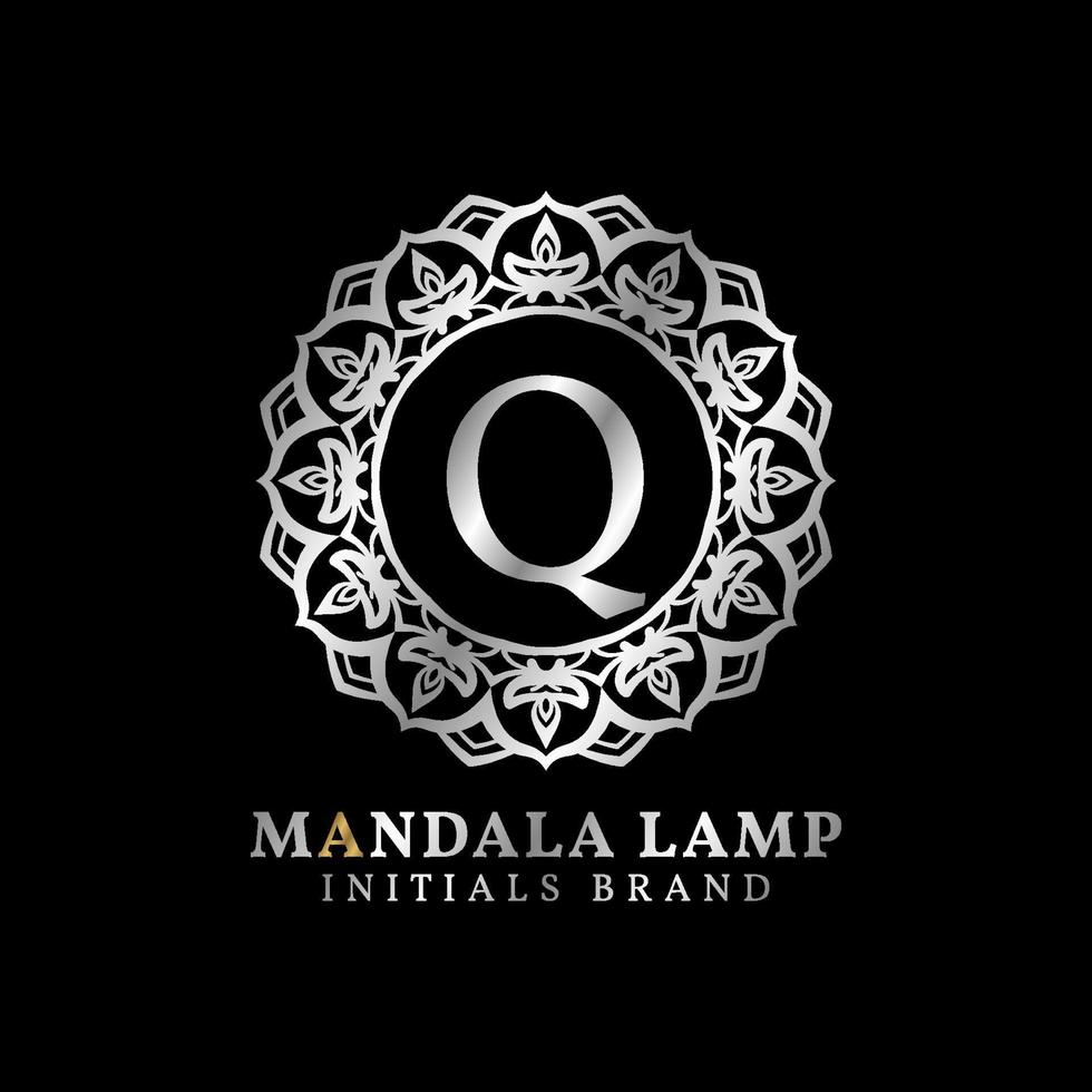 lettre q mandala lampe initiales création de logo vectoriel décoratif pour mariage, spa, hôtel, soins de beauté