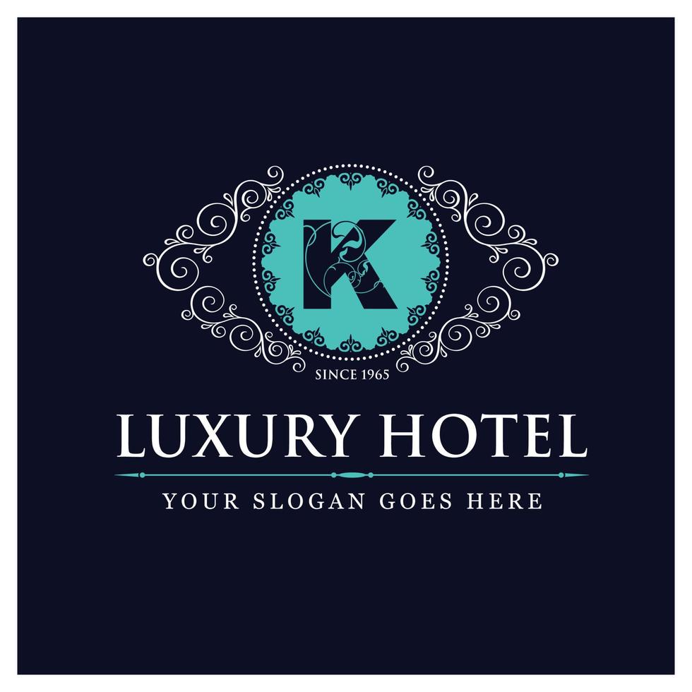 conception d'hôtel de luxe avec logo et vecteur de typographie