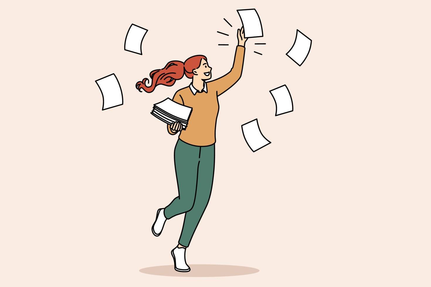 multi-tâches et concept de travail. jeune femme souriante personnage de dessin animé marchant dans le bureau collectant des feuilles de papier volantes avec illustration vectorielle de tâches vecteur