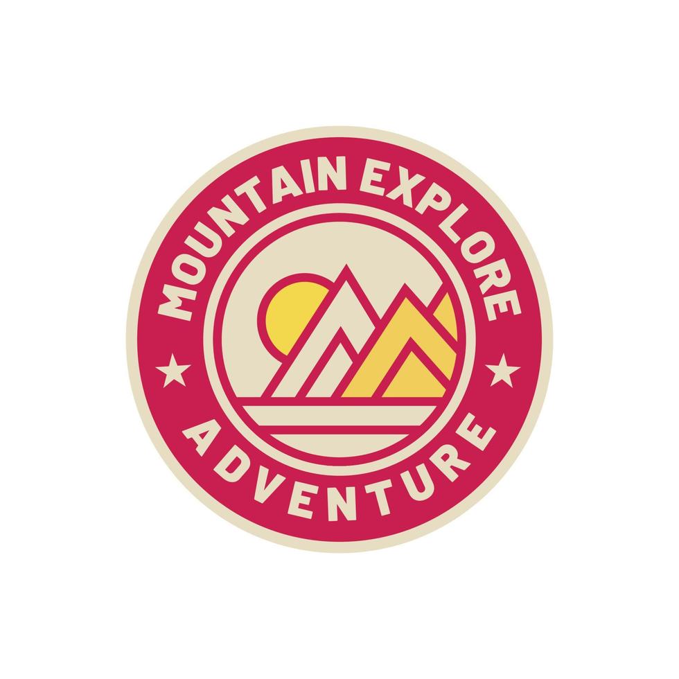 vintage aventure montagne nature logo insigne illustration vectorielle, idéal pour les autocollants et les t-shirts d'insigne de conception vecteur