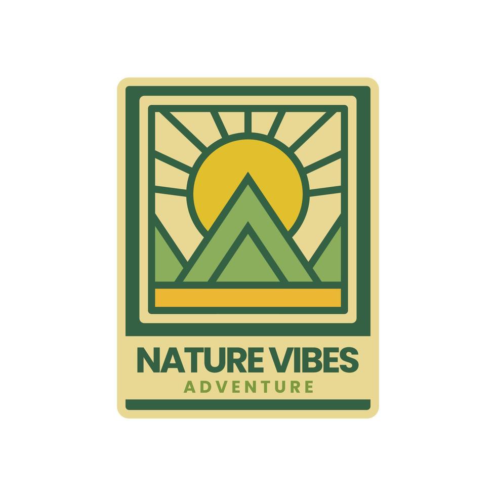 illustration vectorielle d'insigne de logo d'aventure de montagne nature vintage. bon pour la conception de badges autocollants ou de t-shirts vecteur