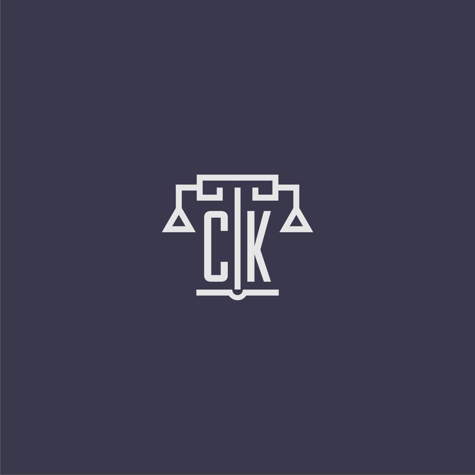 ck monogramme initial pour le logo du cabinet d'avocats avec image vectorielle d'échelles vecteur