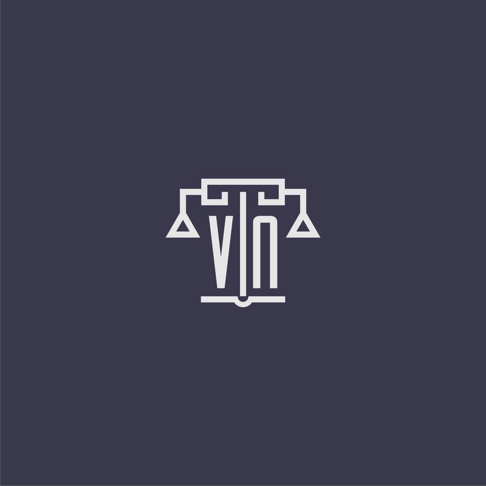 vn monogramme initial pour le logo du cabinet d'avocats avec image vectorielle d'échelles vecteur