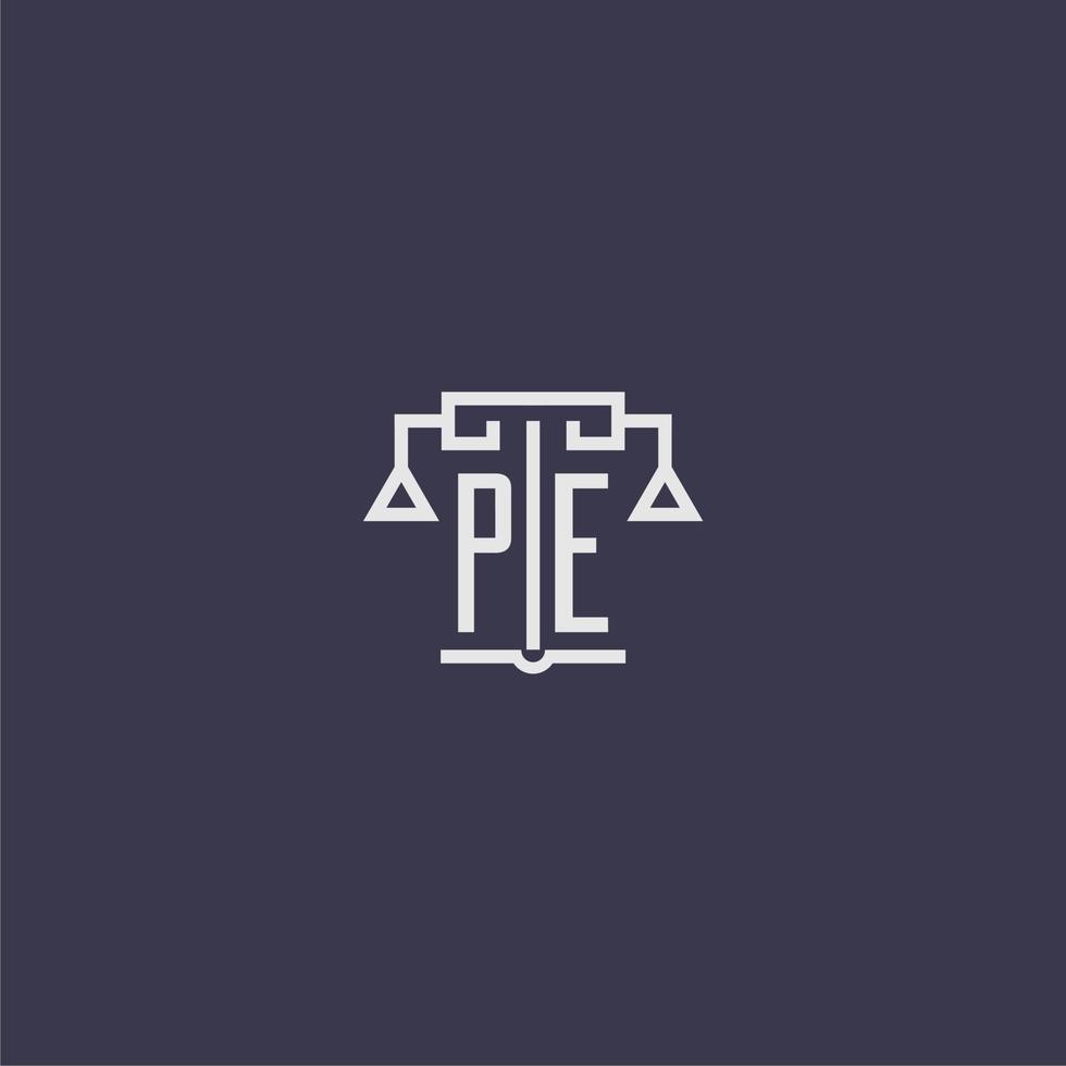 pe monogramme initial pour le logo du cabinet d'avocats avec image vectorielle d'échelles vecteur