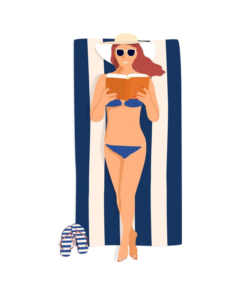 femme avec livre papier ouvert. lectrice de fille heureuse en lunettes de soleil lisant sur la plage. vue de dessus. illustration de vecteur plat isolé sur fond blanc